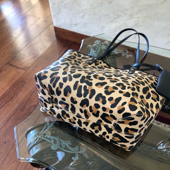 NWT coach reversible leopard Tote&wristlet - Picture 7 of 8